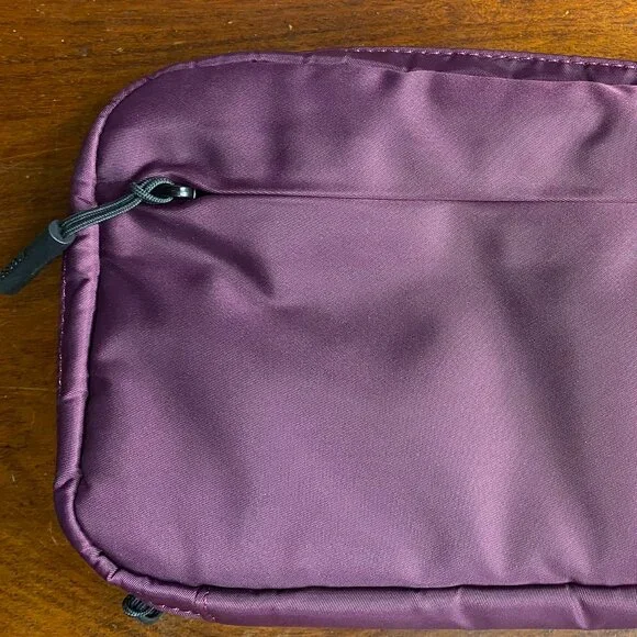 INCASE Accessory Organizer -BURGUNDY - Picture 7 of 8